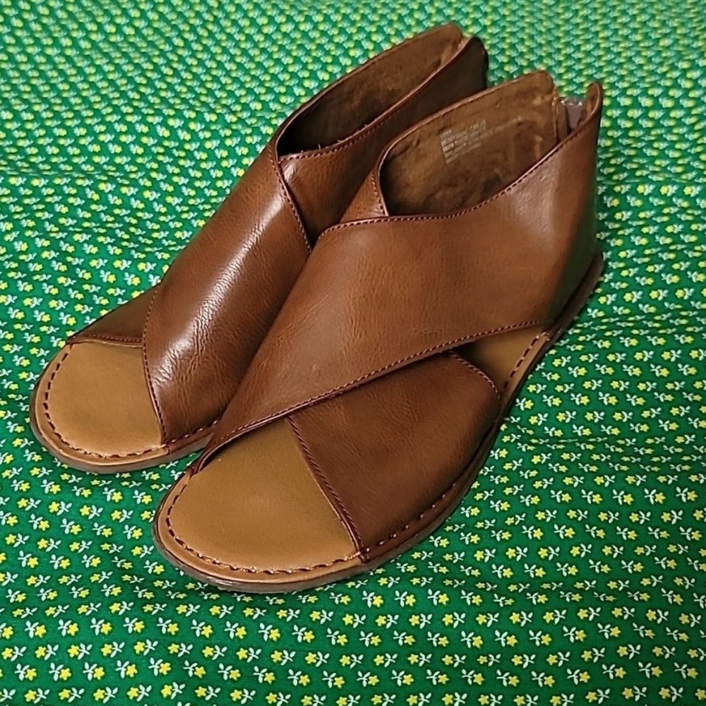Born IWA Sandals - Sooo comfy!